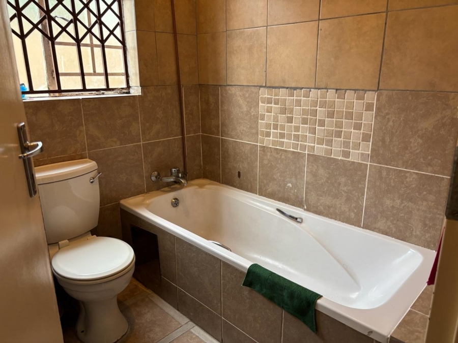 2 Bedroom Property for Sale in Rustenburg Central North West